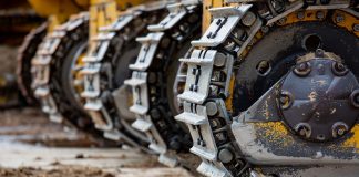Maquinaria de obra, detalle de orugas tractoras