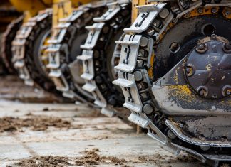 Maquinaria de obra, detalle de orugas tractoras