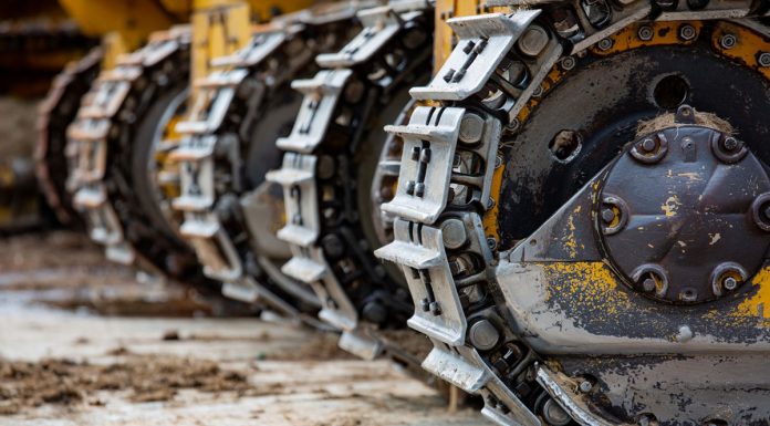 Maquinaria de obra, detalle de orugas tractoras